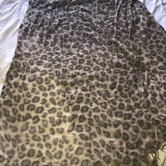 Wilfred 100% wool scarf - Picture 3 of 3